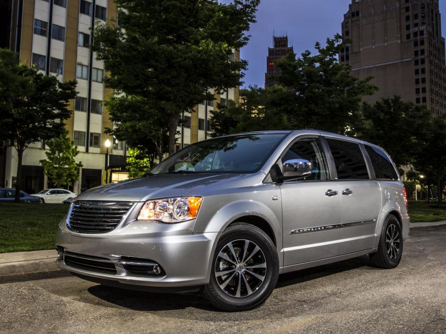  Chrysler Town & Country 30th Anniversary 2013 года  (фото 1 из 11)